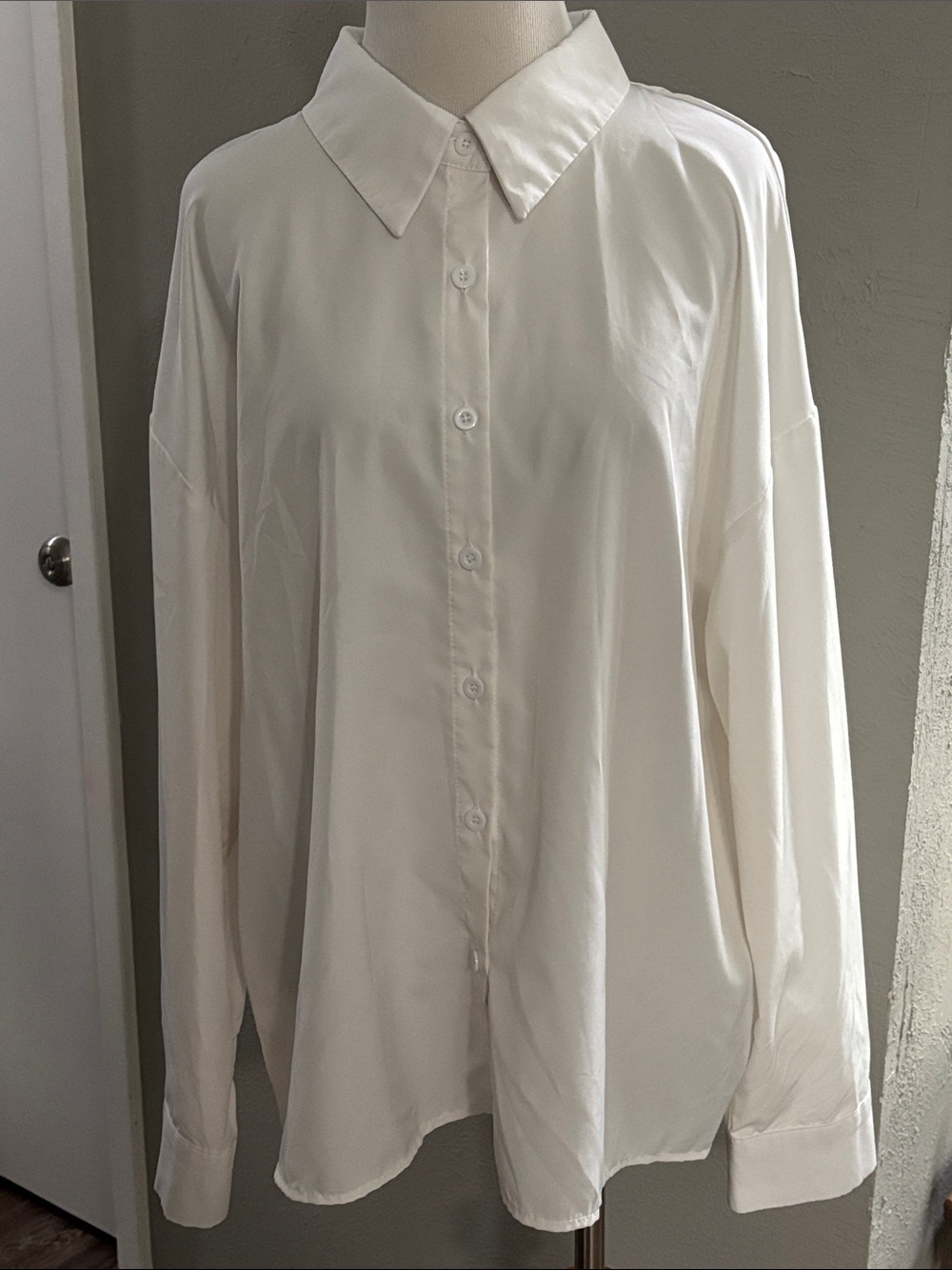 Classic White Button-Down Shirt with Pleats in the Back